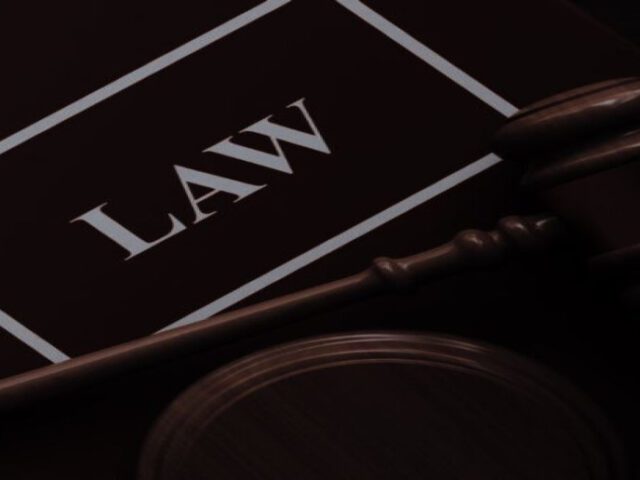 עבירות צווארון לבן: למה לבחור עורך דין פלילי מומחה בתחום? | Mega Lawyer