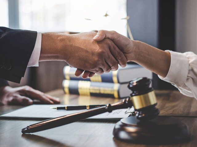 הסכמים ממוניים – למה חשוב לנהל מו"מ עם עורך דין לפני הנישואין?