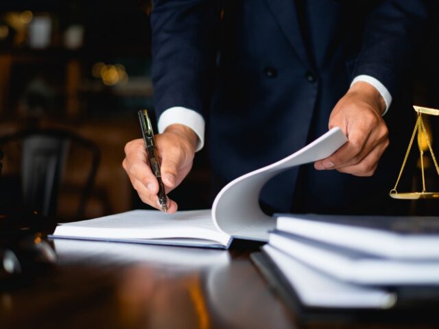 איך לבחור עורך דין טוב לייצוג בבית משפט? – טיפים מעורכי דין מנוסים | Mega Lawyer