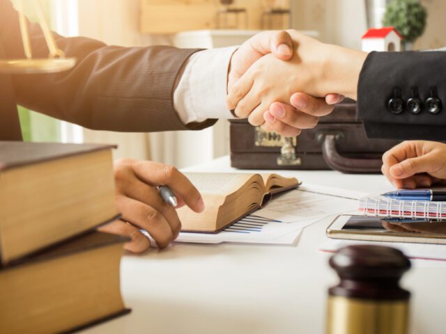 מה מגיע לך לפי חוק שעות עבודה ומנוחה? מדריך לעובדים מאת עורך דין דיני עבודה