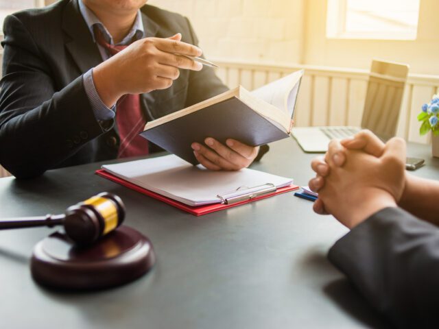 עורך דין פלילי במעצרים – איך משתחררים בערבות במהירות? | Mega Lawyer