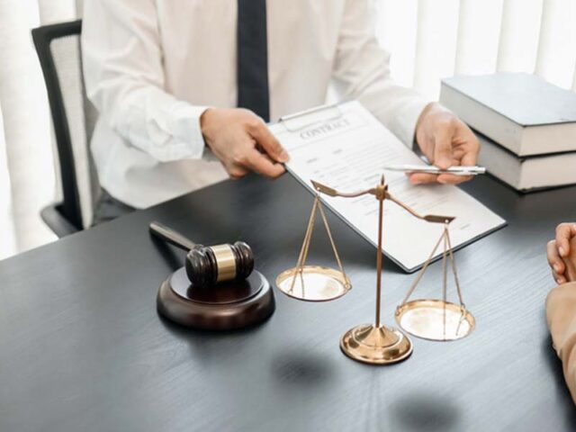 עורך דין פלילי בעבירות אלימות – אסטרטגיות הגנה מנצחות | Mega Lawyer