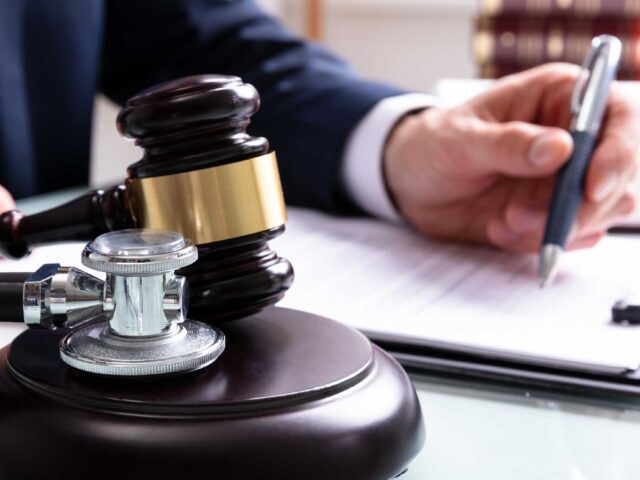 עורך דין תעבורה: איך להימנע מקנסות ושלילת רישיון? | Mega Lawyer