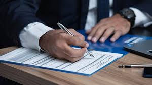 ליווי עורך דין בעת כתב אישום – איך זה עובד?