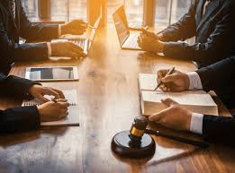 עורך דין מסחרי – באילו תחומים הוא עוסק ולמה הוא קריטי לעסק שלך?