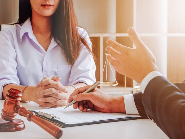 מה ההבדל בין גישור לגירושין בבית משפט? עורך דין לענייני משפחה מסביר