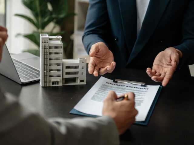 איך לבחור עורך דין שמתאים בדיוק לצרכים שלך? | Mega Lawyer